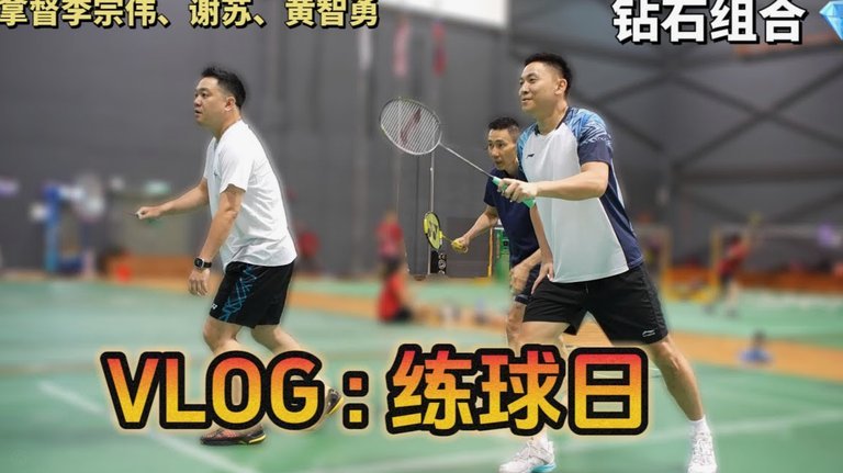 郑钦文现身钻石球场训练备战